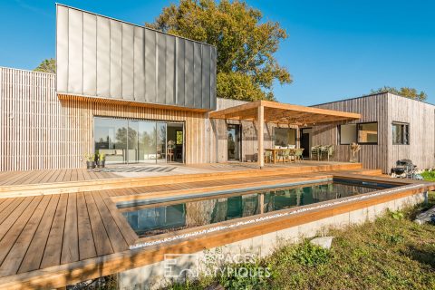 Maison d’architecte à toit plat avec piscine