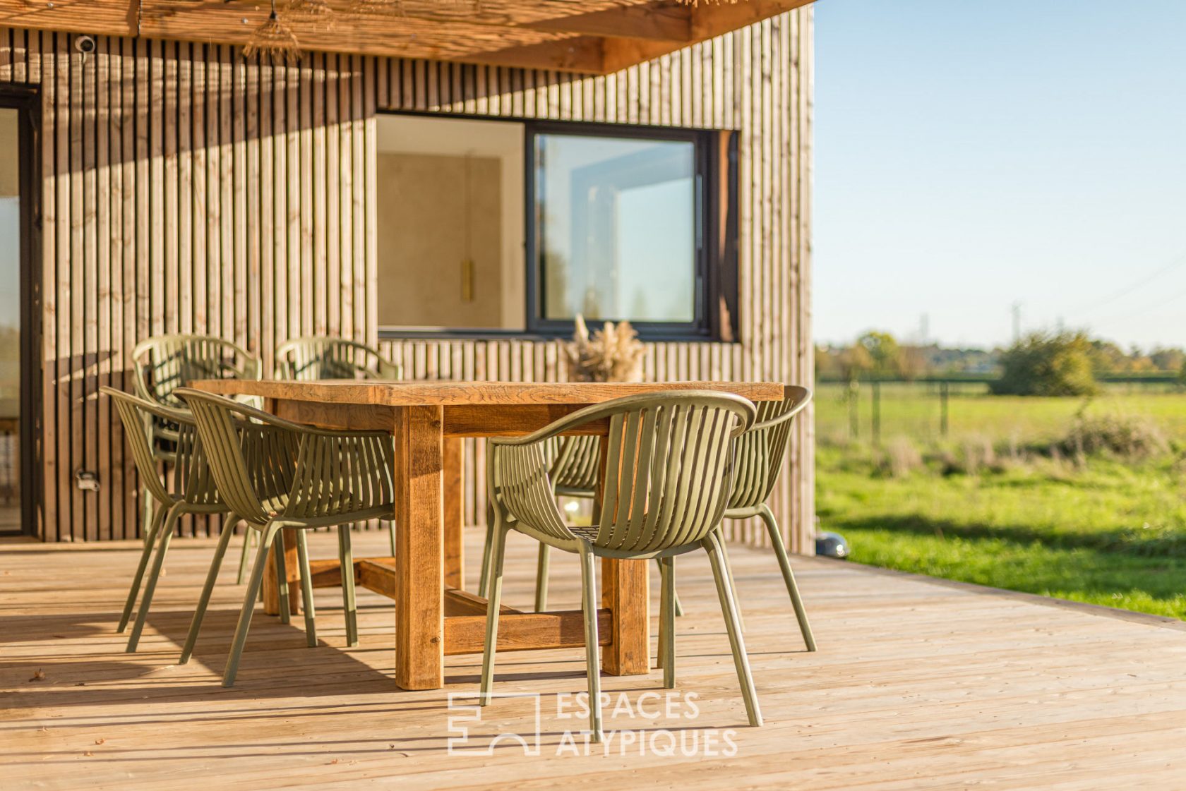 Maison d’architecte à toit plat avec piscine