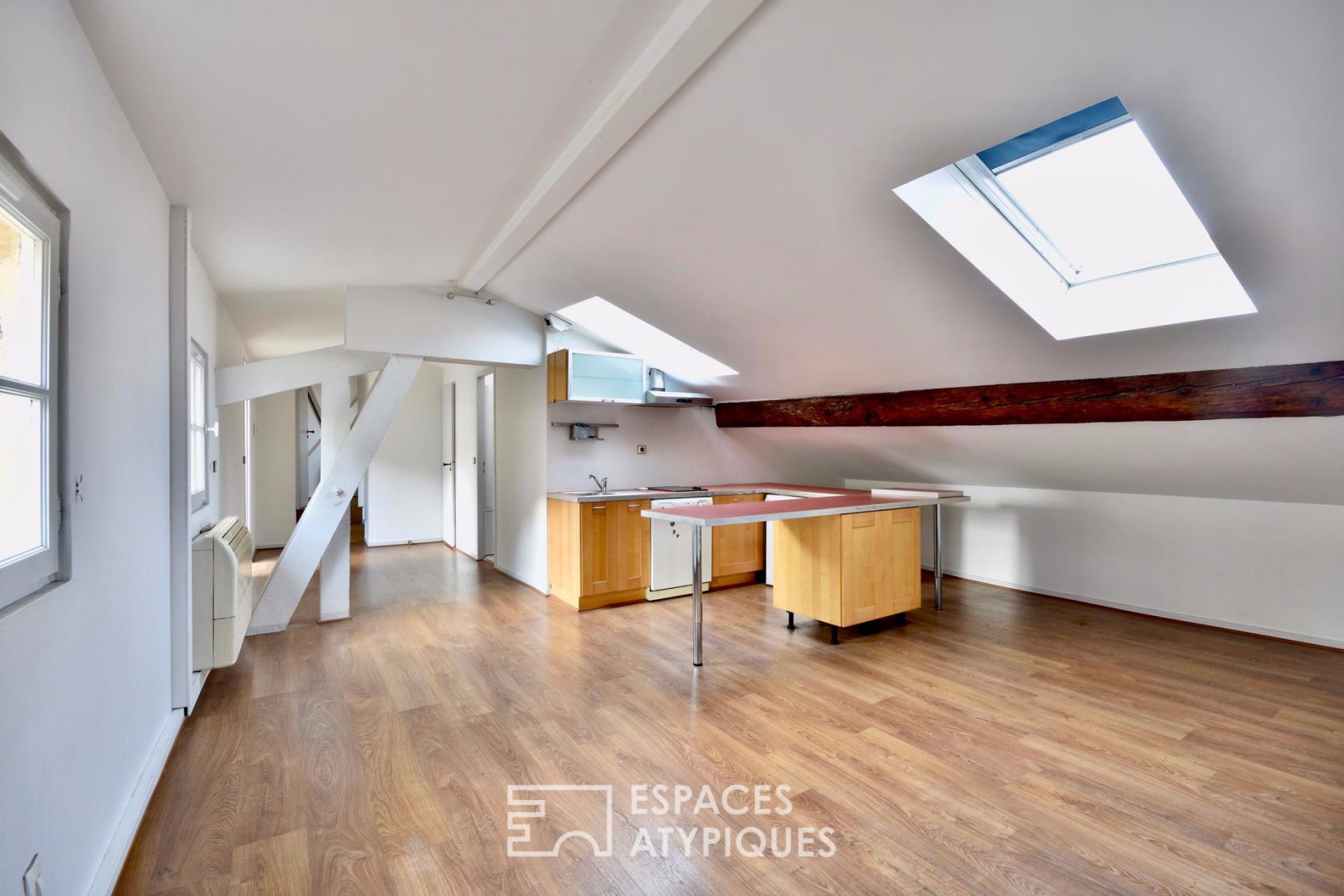 Attic penthouse with rooftop view in the heart of the Golden Triangle