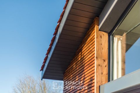 Belle contemporaine dans son écrin naturel