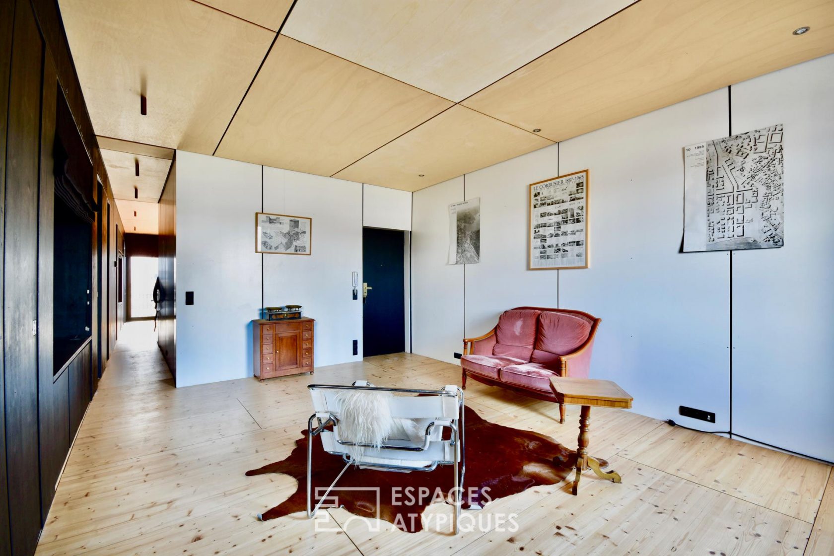 Cocoon apartment designed as a loft spirit