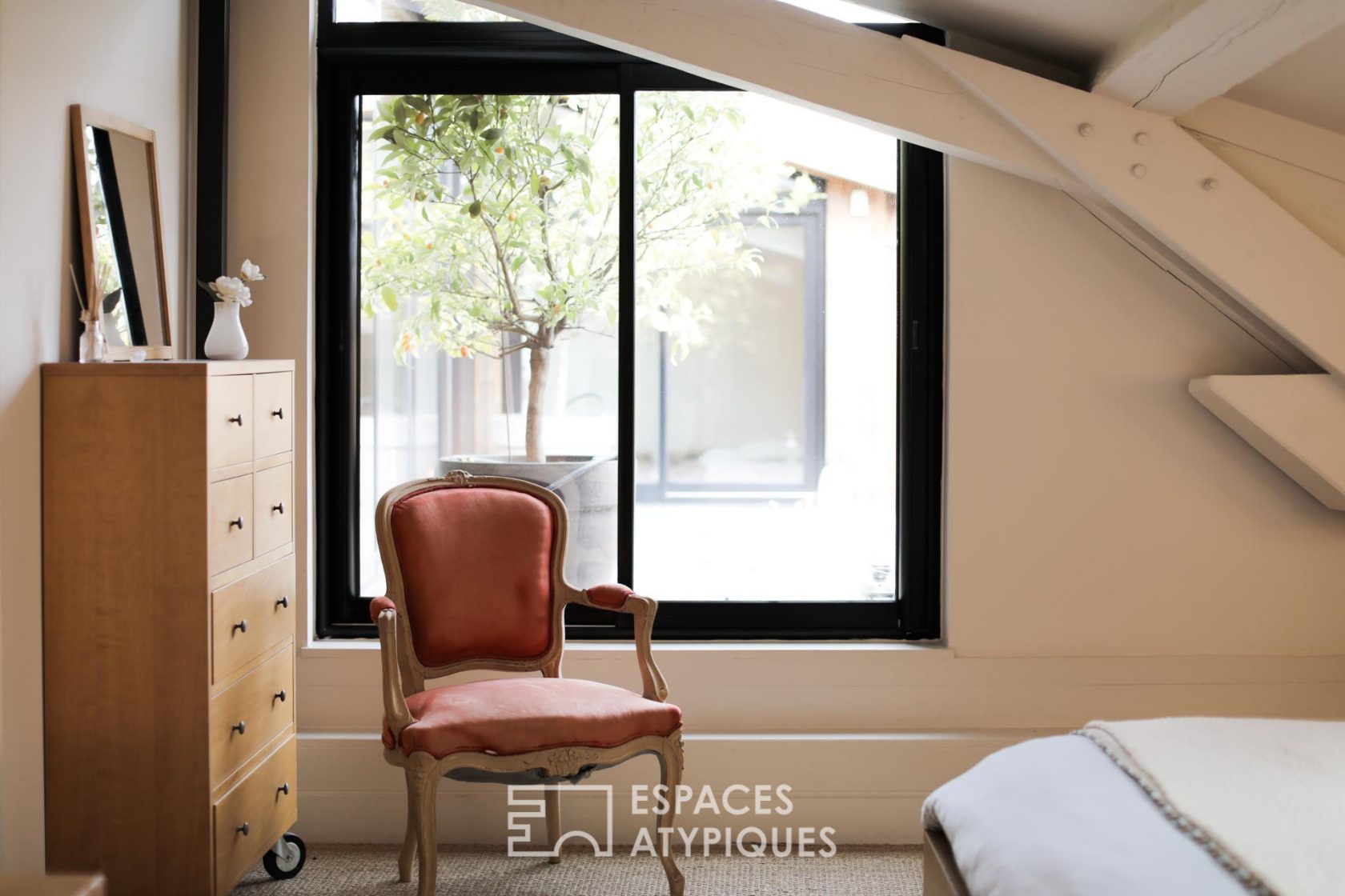 Loft with terrace and open view at the Bastide