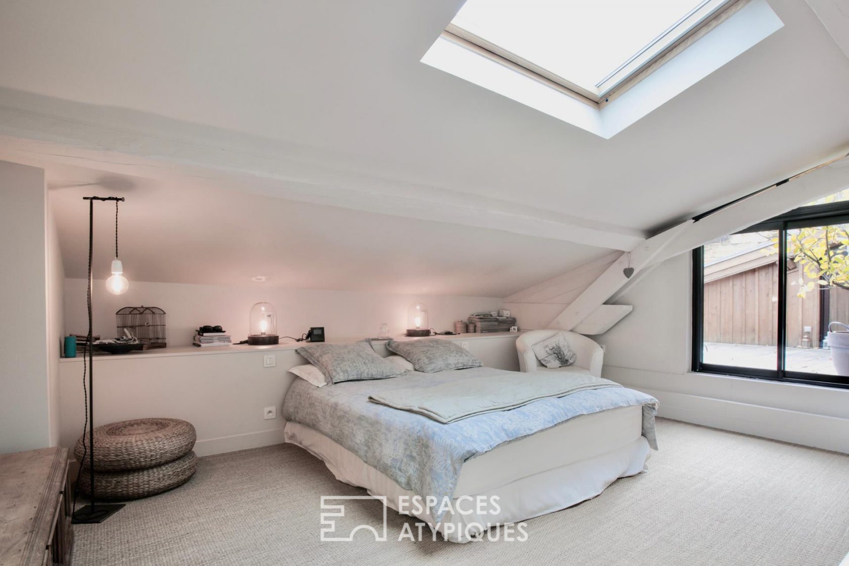 Loft with terrace and open view at the Bastide