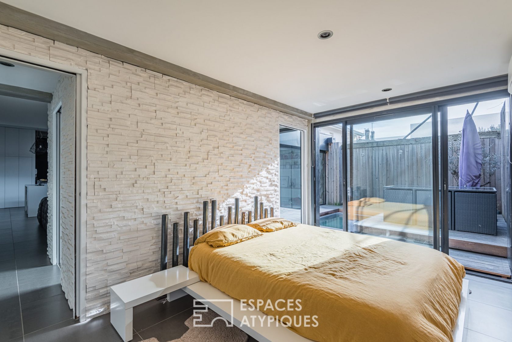 Ancien garage transformé en loft design