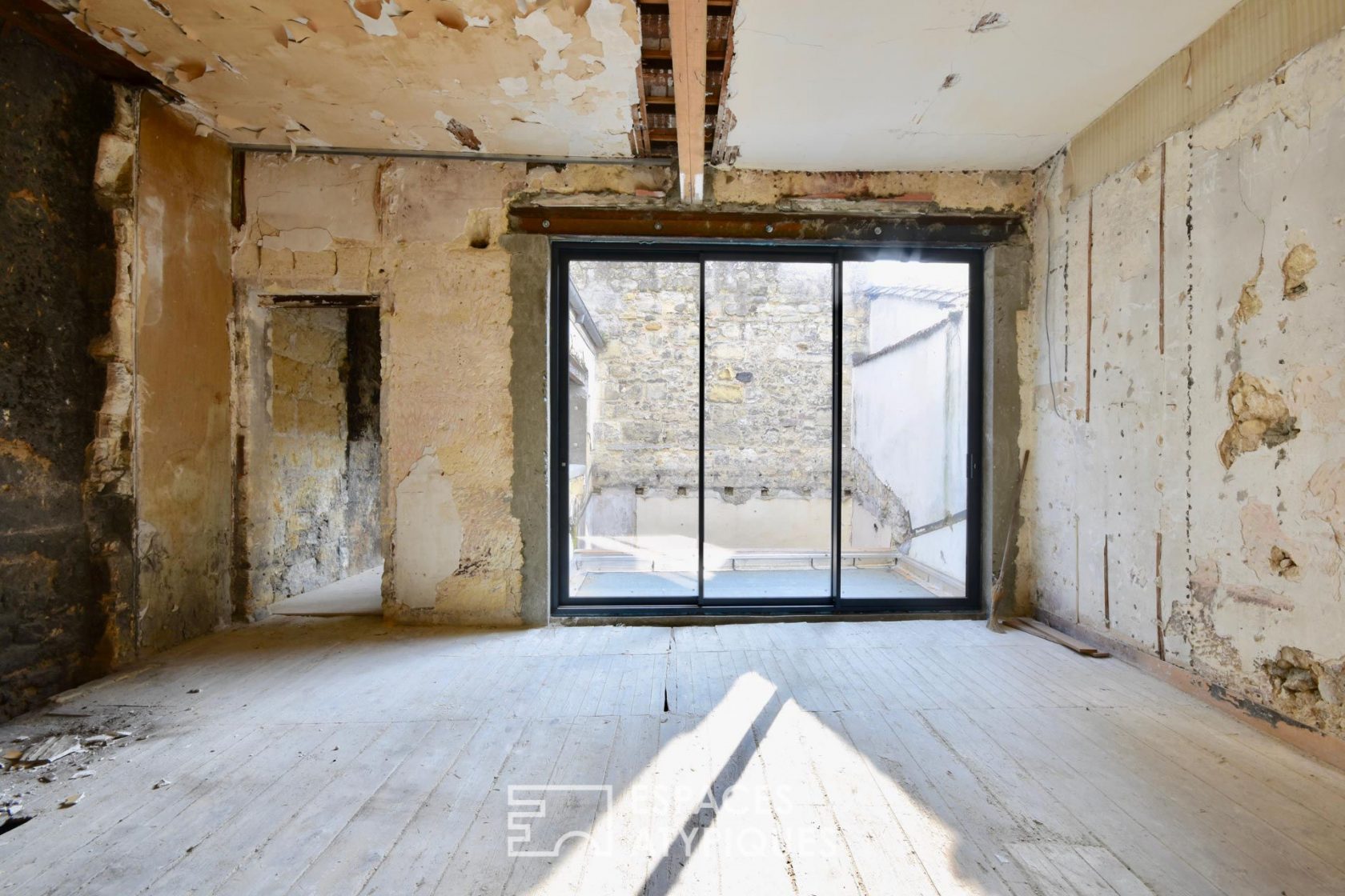 Triplex townhouse with terrace to revisit