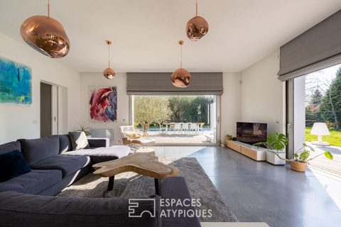 Architect-designed house with swimming pool