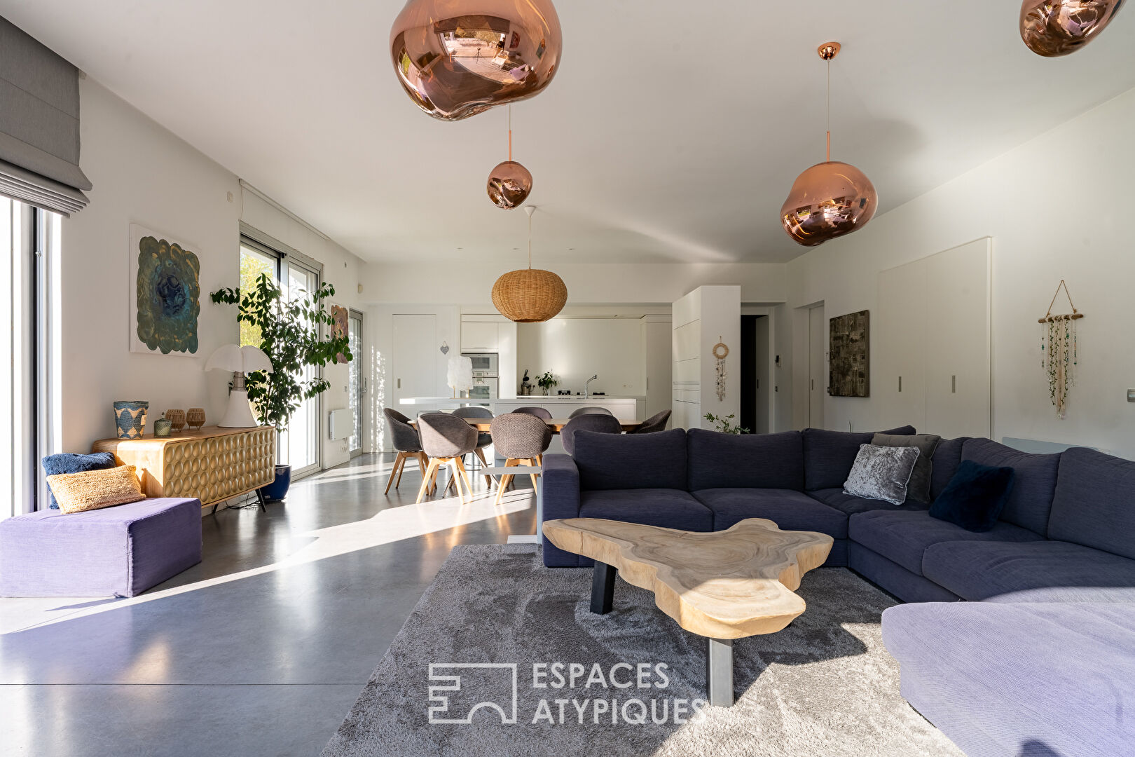 Architect-designed house with swimming pool