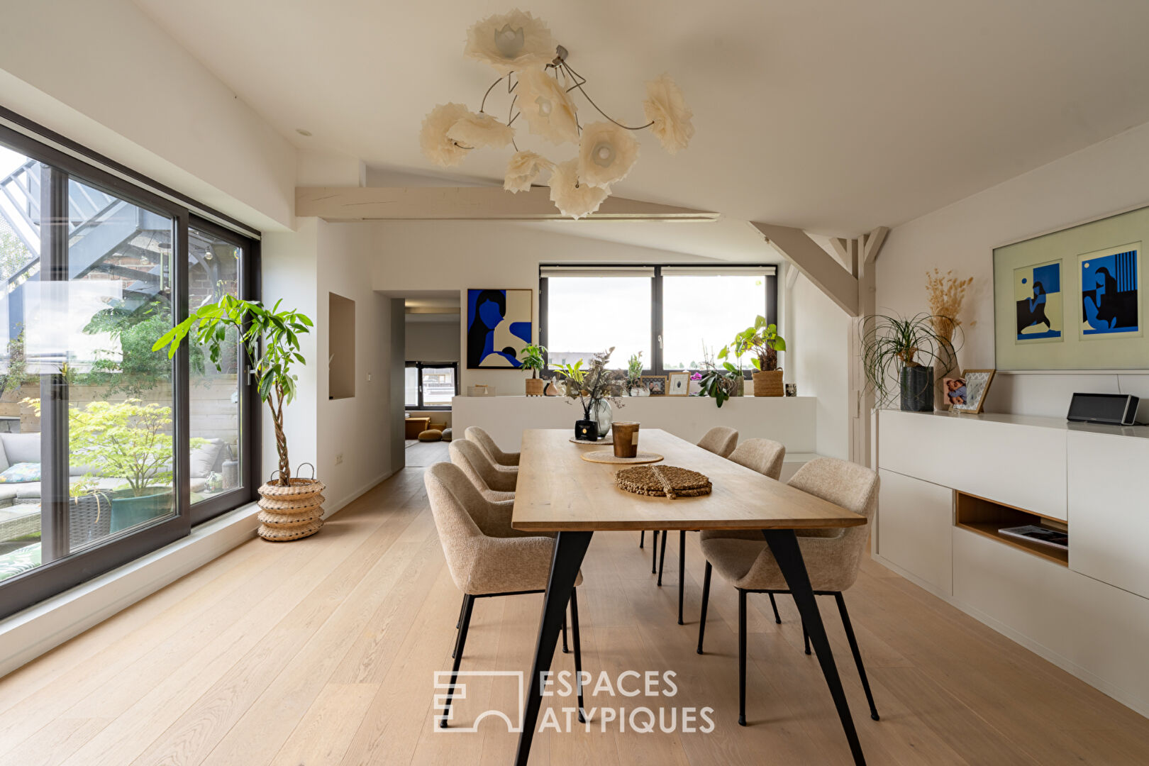 Loft d’exception sur les toits d’un château industriel Barbieux