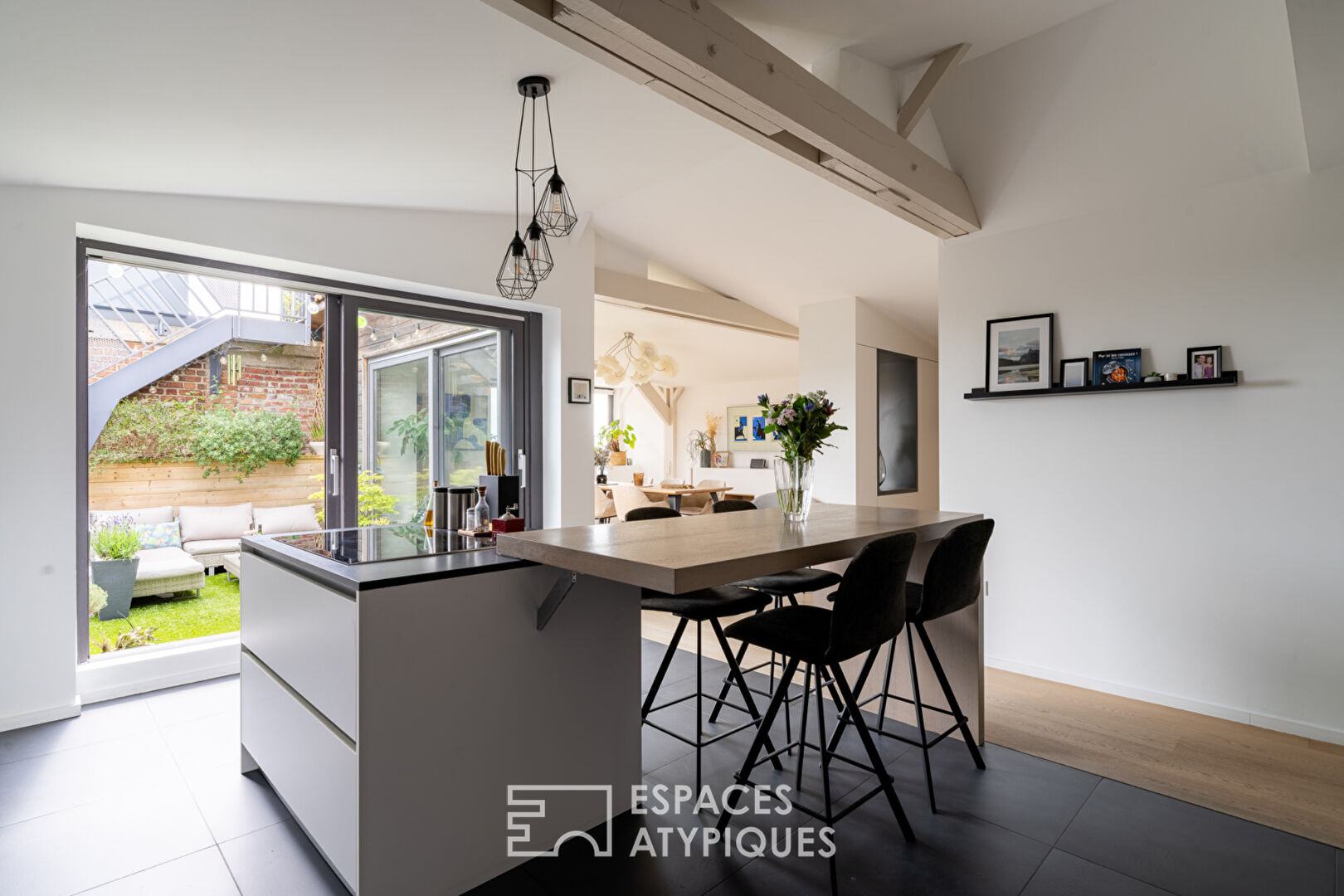 Loft d’exception sur les toits d’un château industriel Barbieux