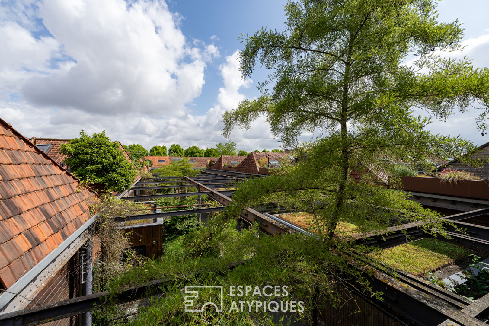 Loft d’exception sur les toits d’un château industriel Barbieux