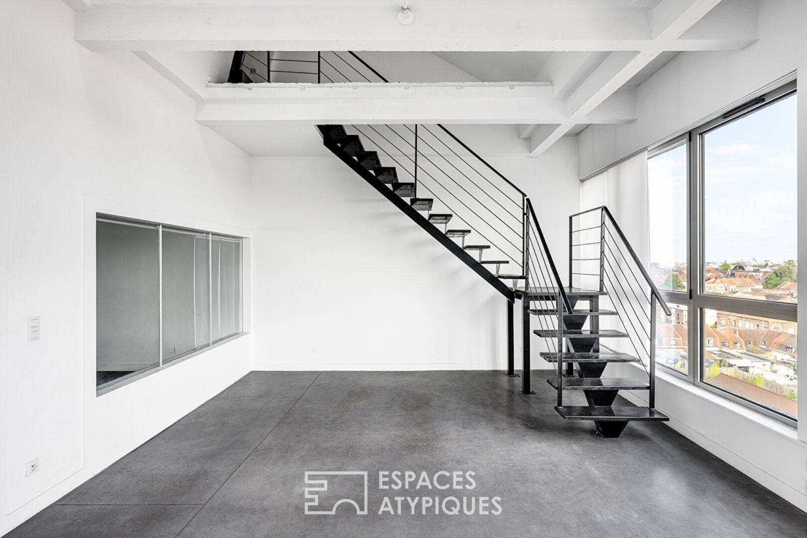 Loft brut à aménager avec rooftop à Roubaix
