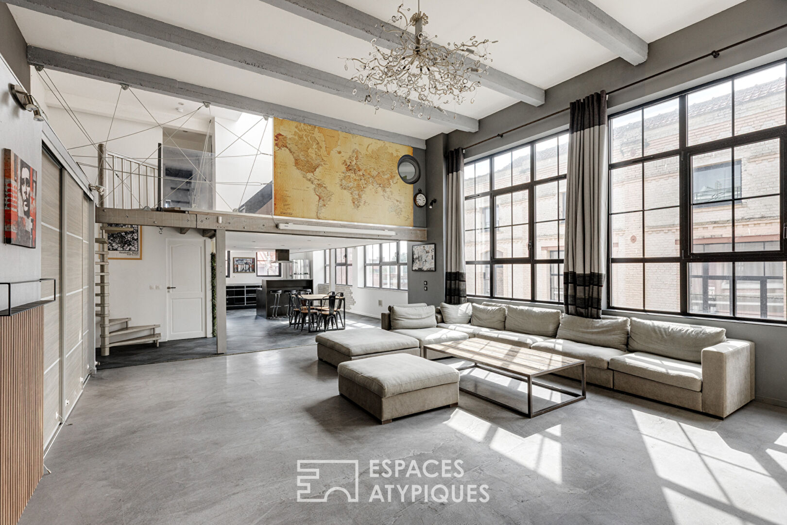 Loft industriel avec rooftop vues sur les toits de Roubaix