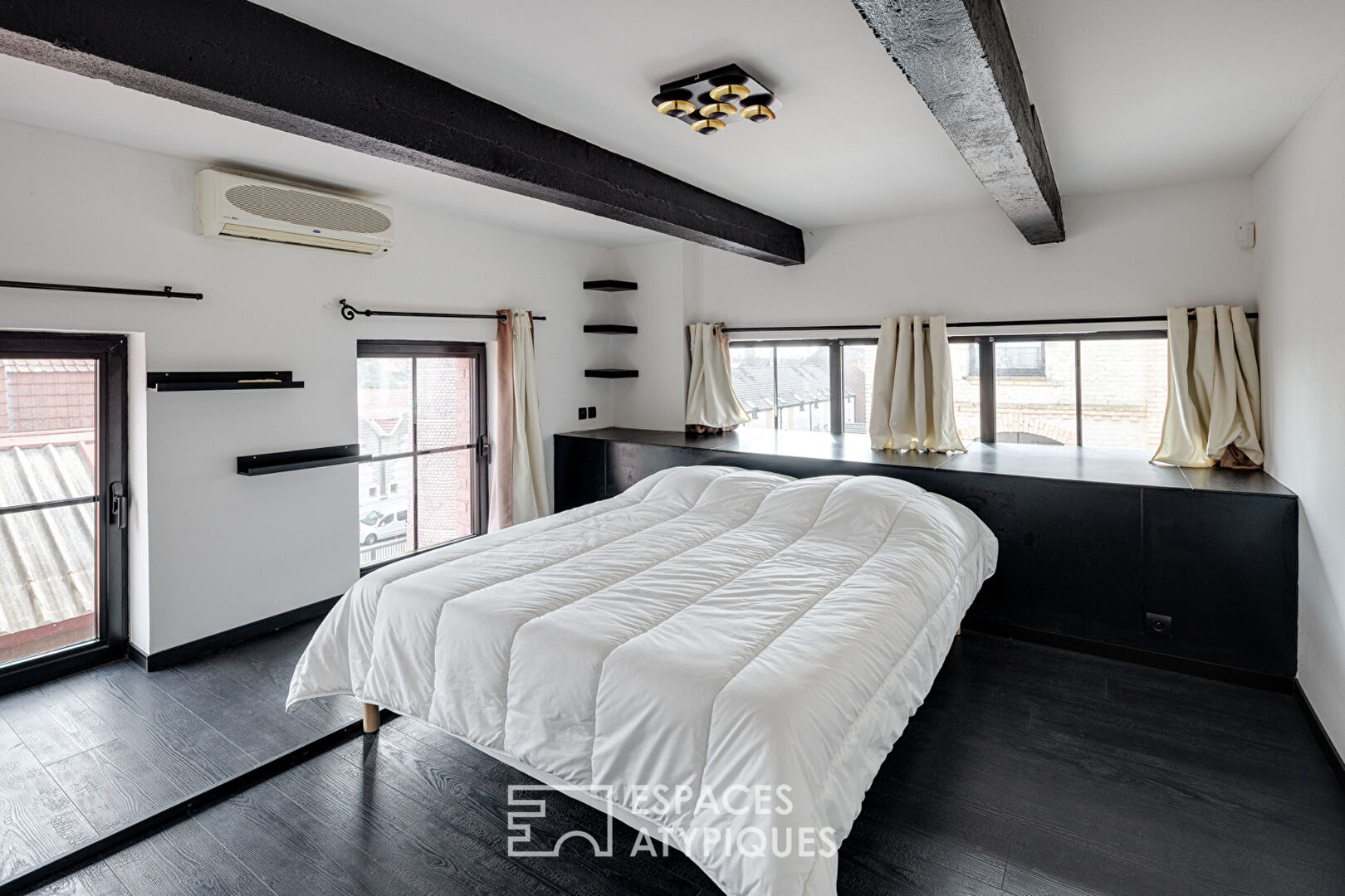 Loft industriel avec rooftop vues sur les toits de Roubaix