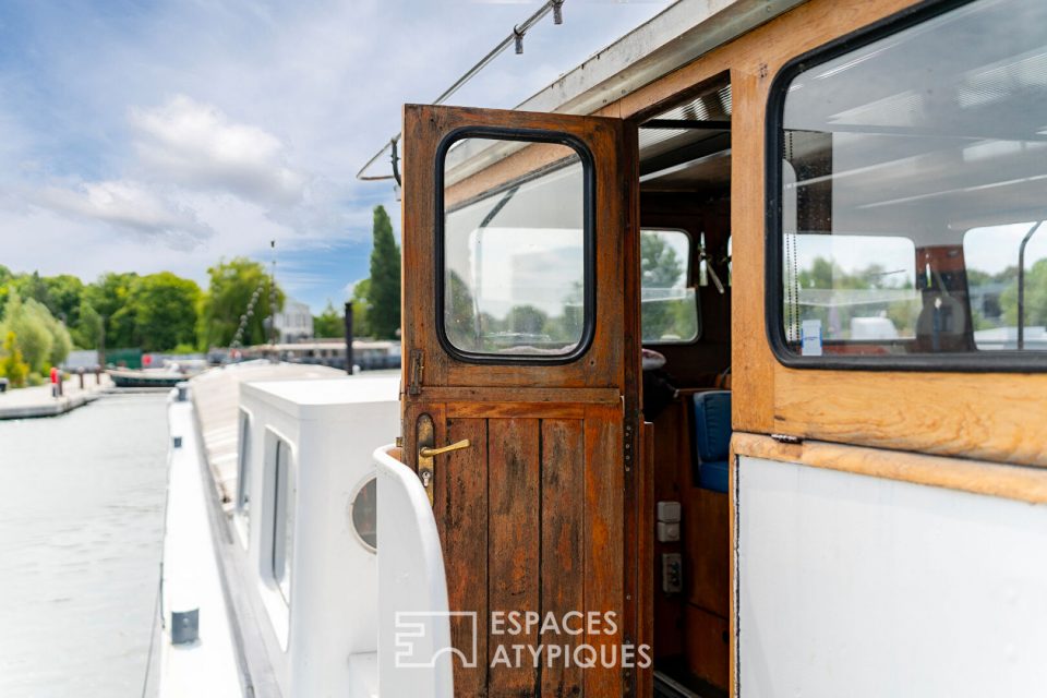 Une maison sur l'eau à proximité de la citadelle