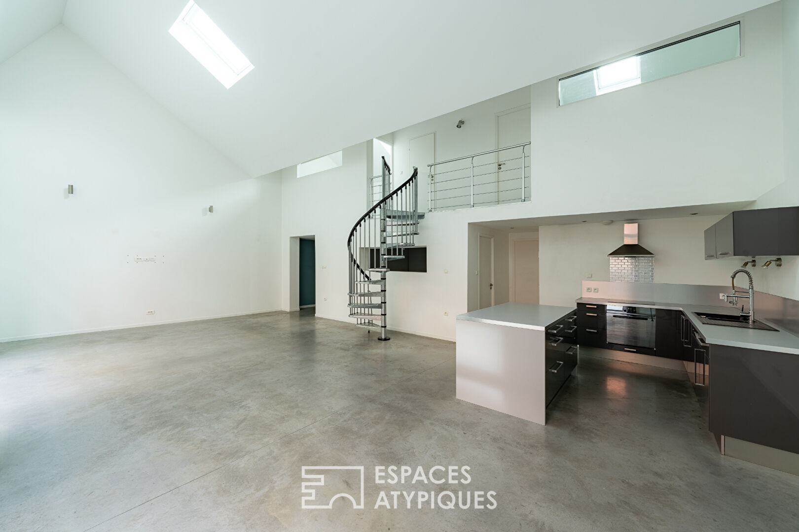 Loft brut à l’état pur au coeur de Lomme