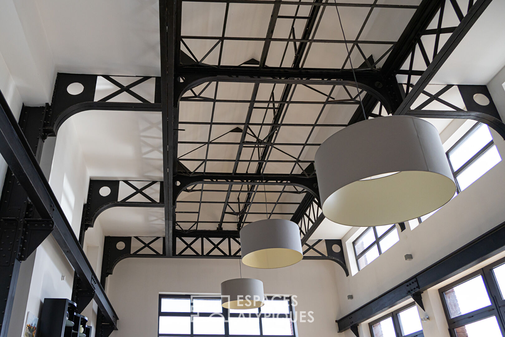 Loft industriel aux lignes singulières