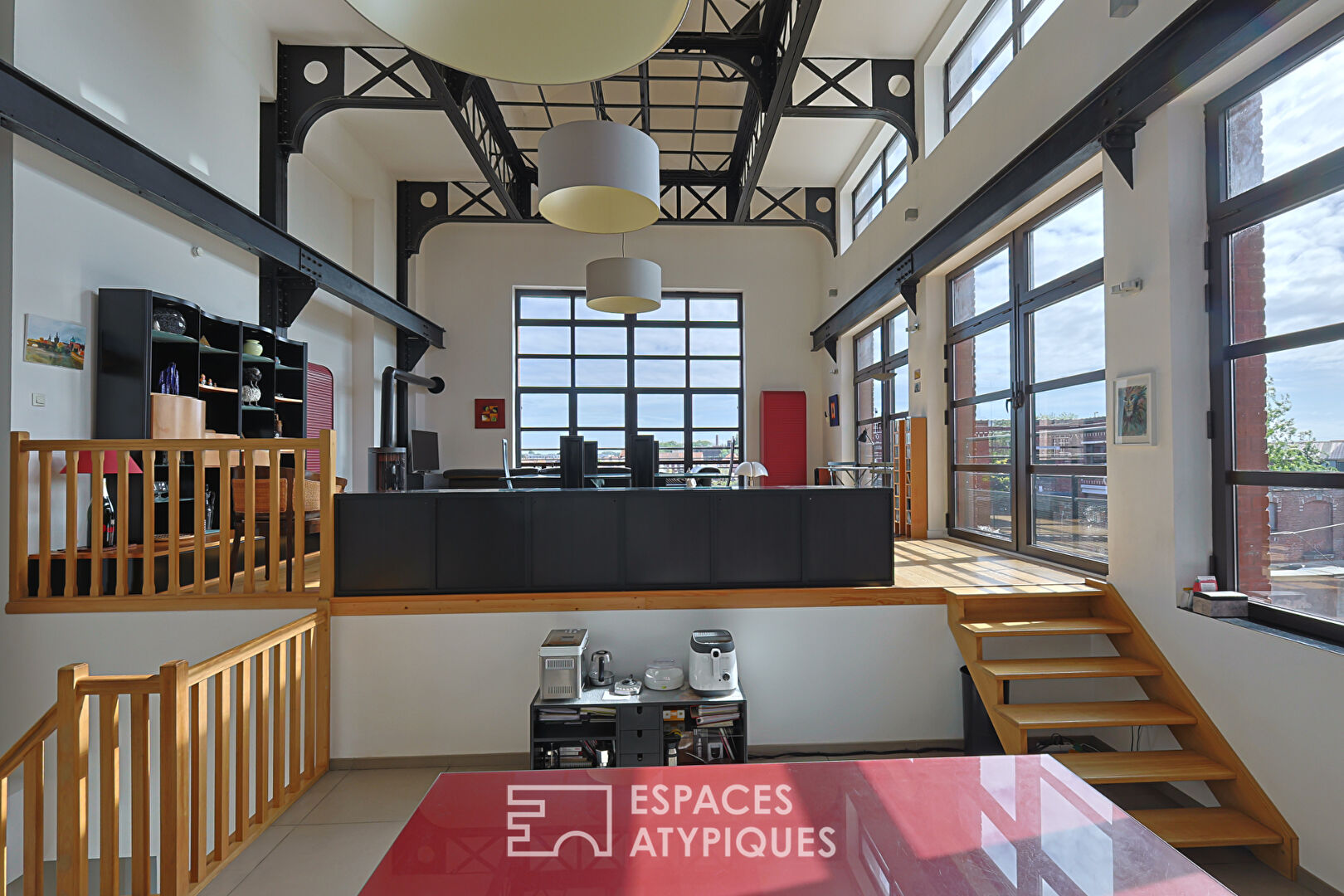 Loft industriel aux lignes singulières