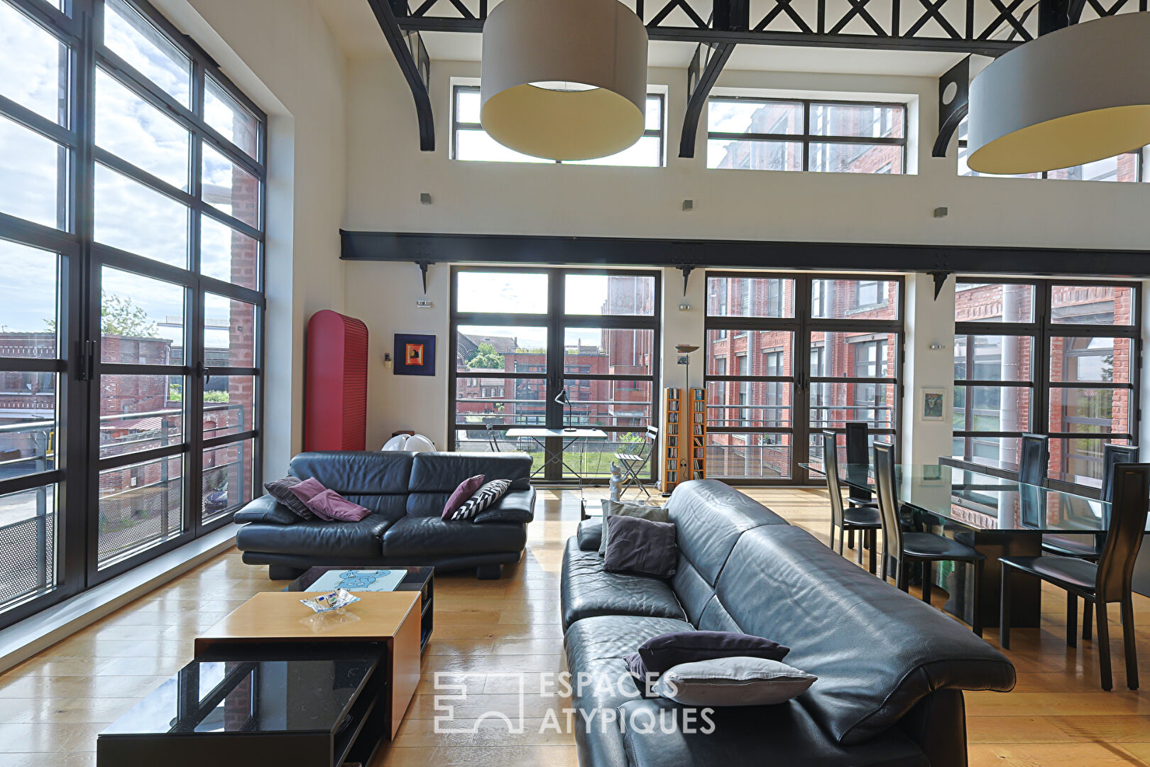 Loft industriel aux lignes singulières