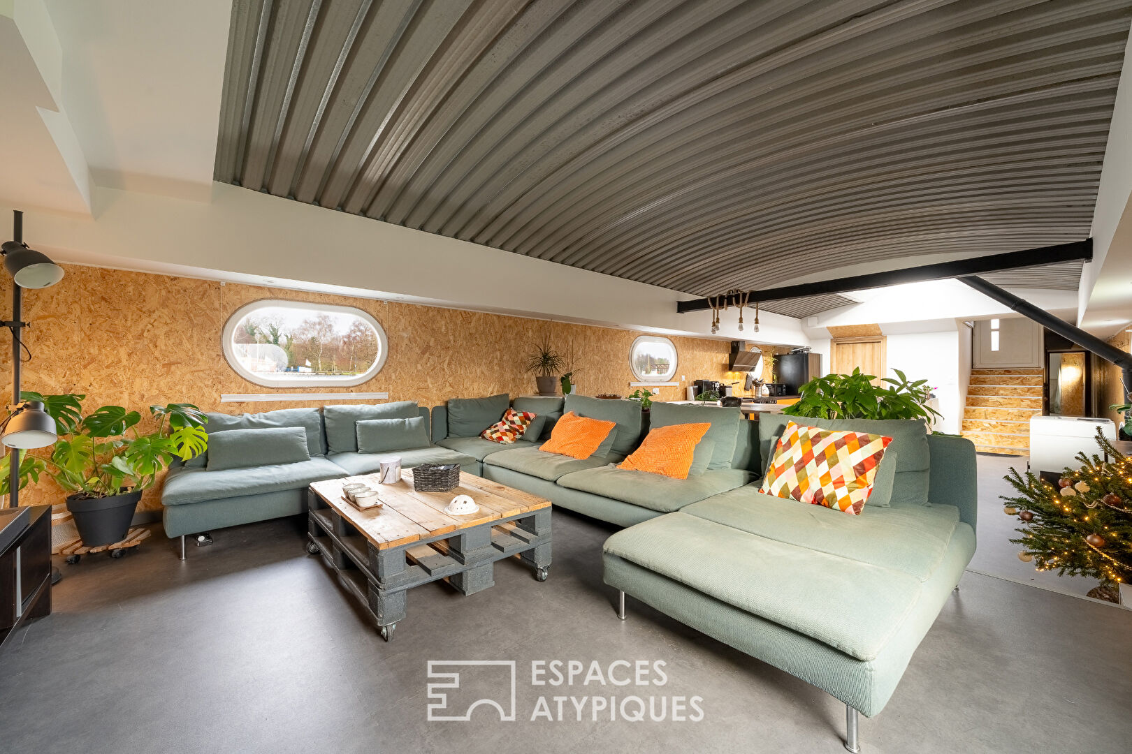 Péniche d&rsquo;habitation rénovée sur le bassin d&rsquo;Estrun