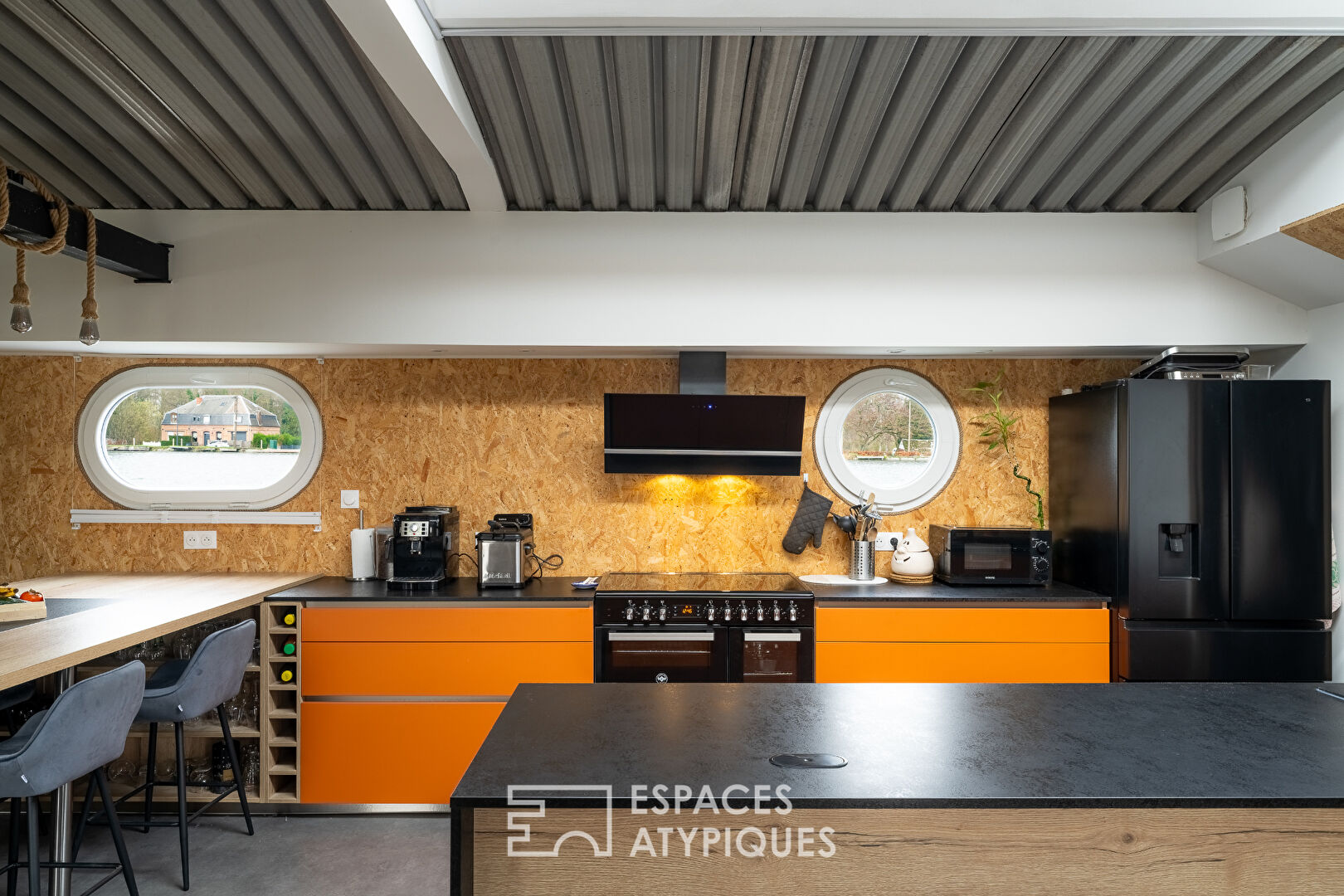 Péniche d&rsquo;habitation rénovée sur le bassin d&rsquo;Estrun