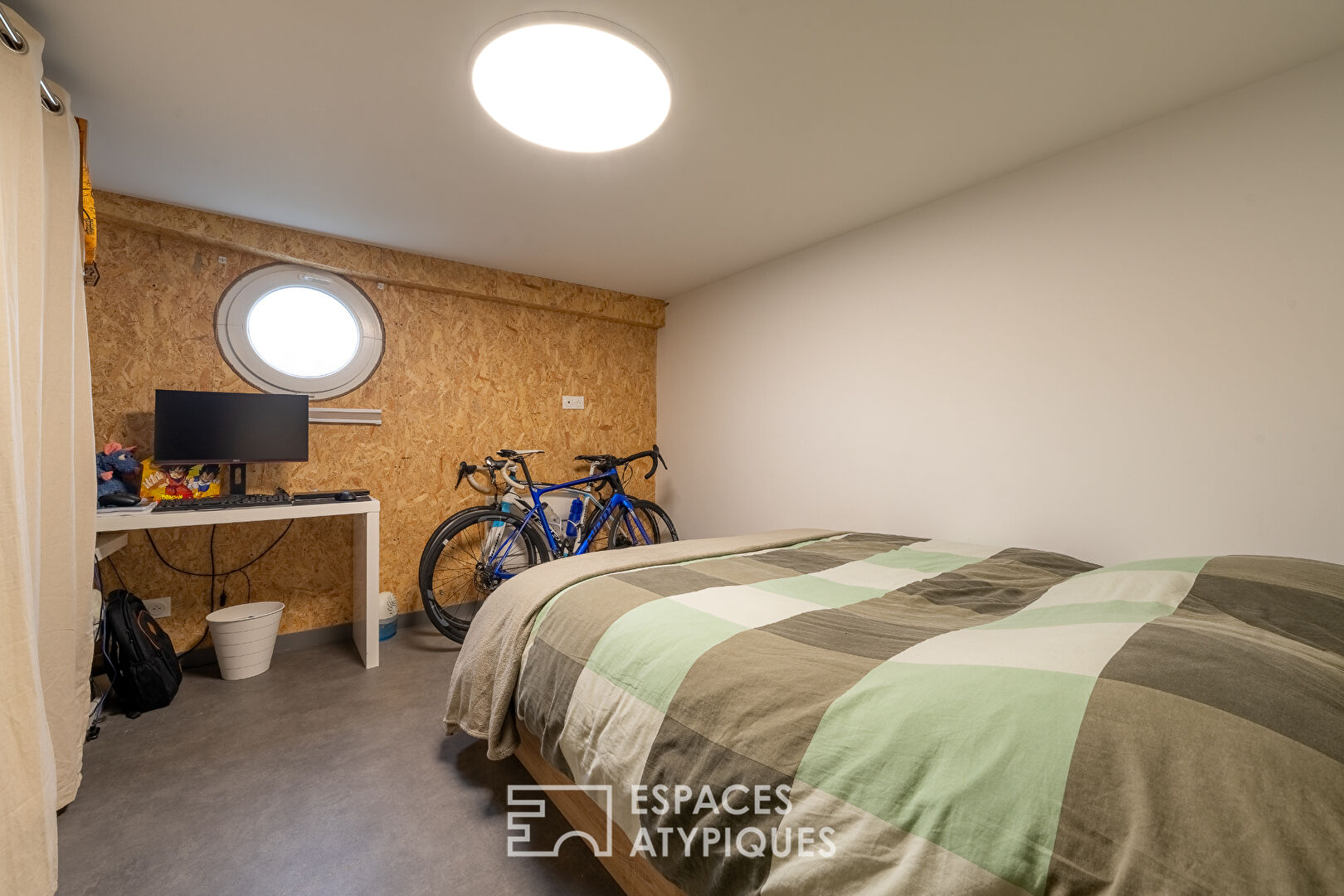 Péniche d&rsquo;habitation rénovée sur le bassin d&rsquo;Estrun