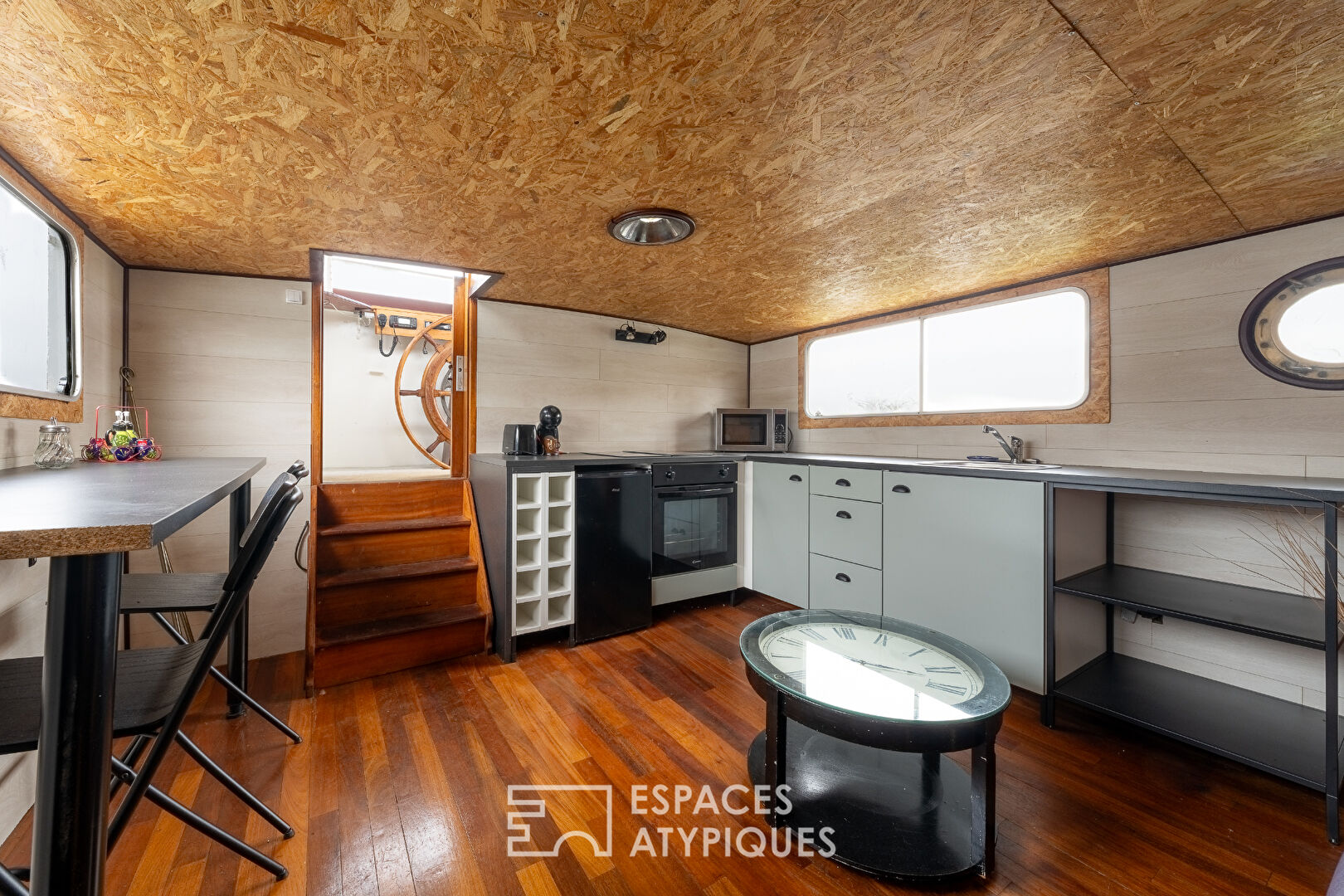 Péniche d&rsquo;habitation rénovée sur le bassin d&rsquo;Estrun