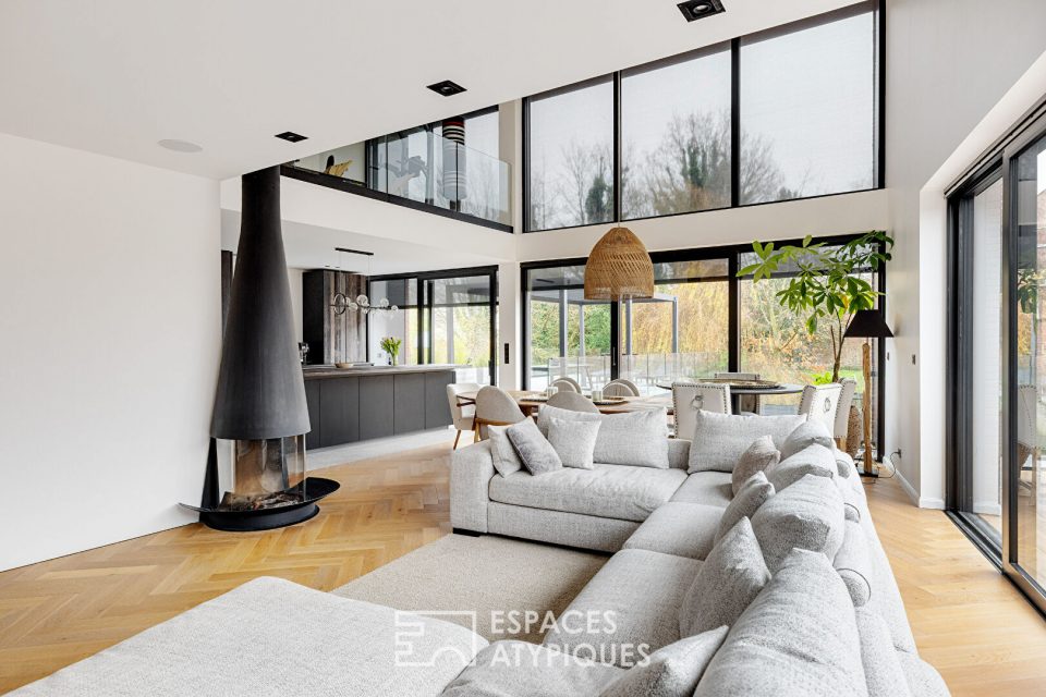 Villa d'Architecte contemporaine entre lumière et transparence en plein coeur de ville