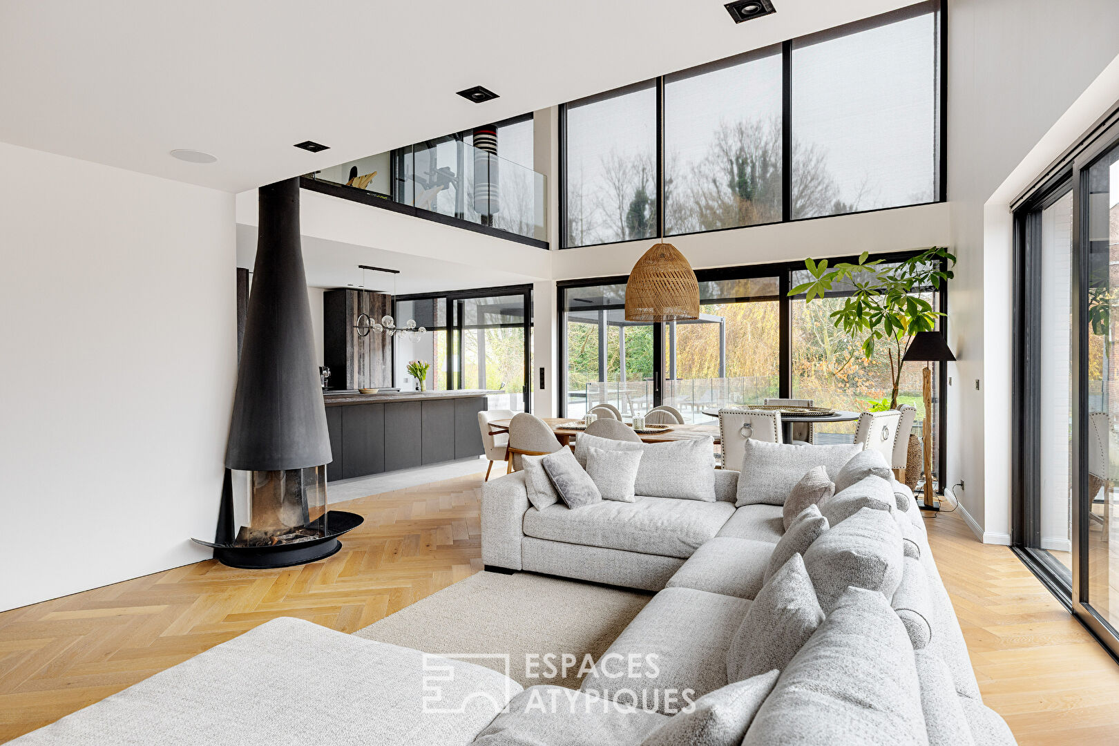 Villa d'Architecte contemporaine entre lumière et transparence en plein coeur de ville