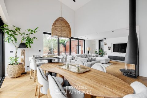 Villa d&rsquo;architecte contemporaine entre lumière et transparence en plein coeur de ville