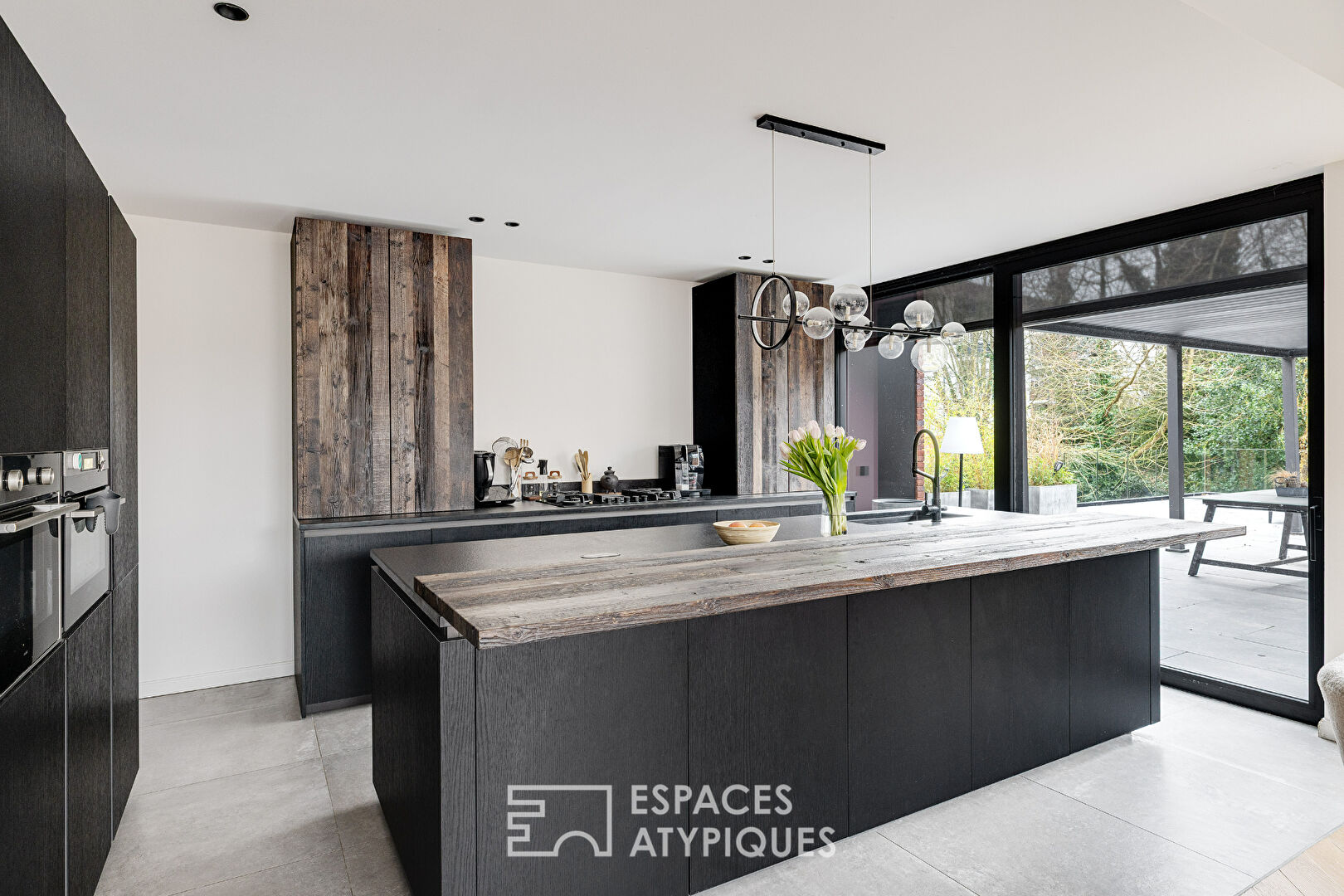 Villa d&rsquo;architecte contemporaine entre lumière et transparence en plein coeur de ville