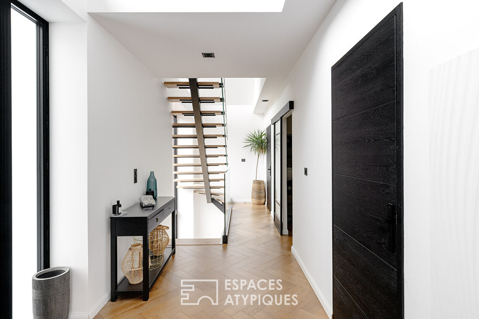 Villa d&rsquo;architecte contemporaine entre lumière et transparence en plein coeur de ville