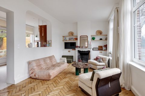 Maison élégamment rénovée avec terrasse et jardin