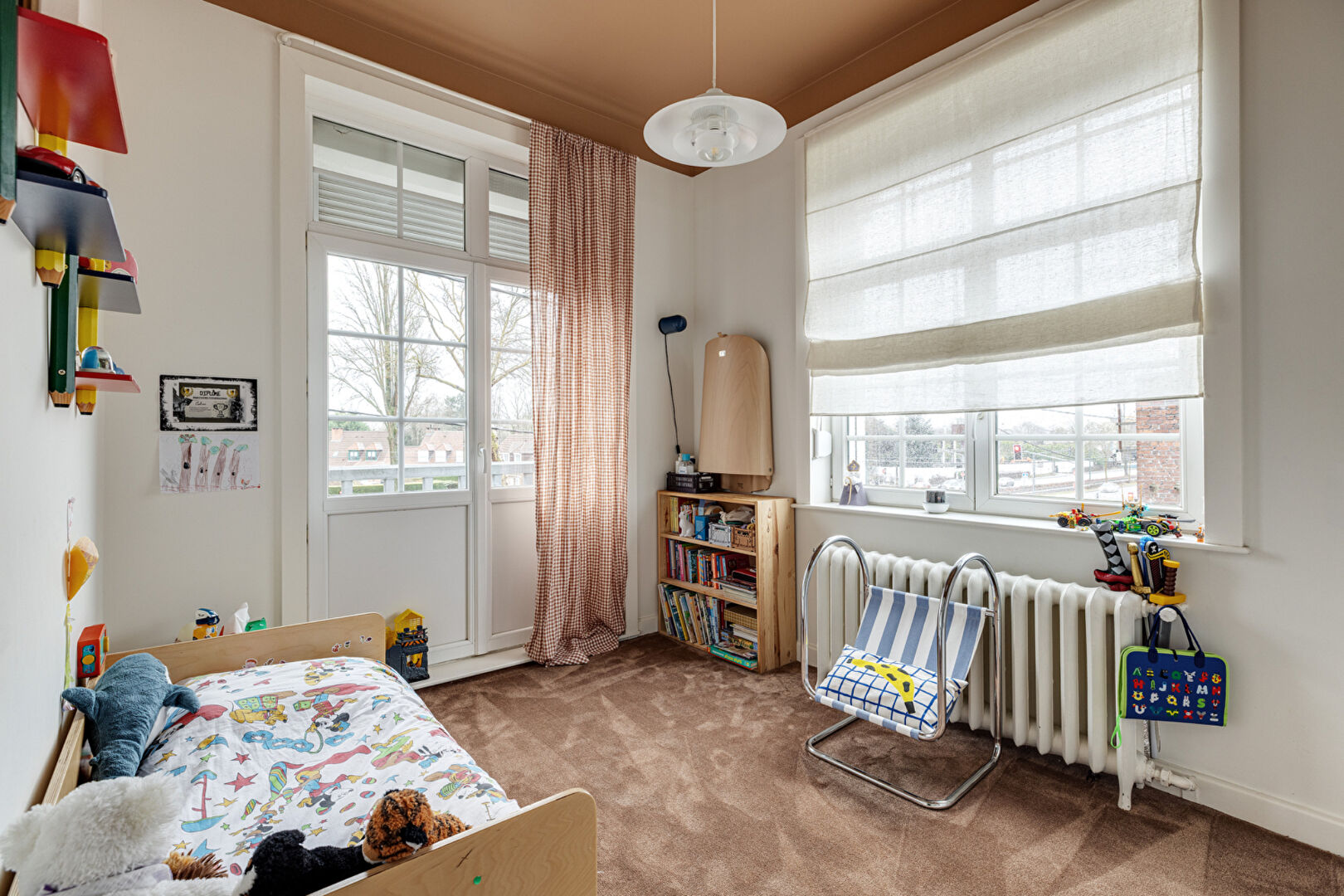 Maison élégamment rénovée avec terrasse et jardin