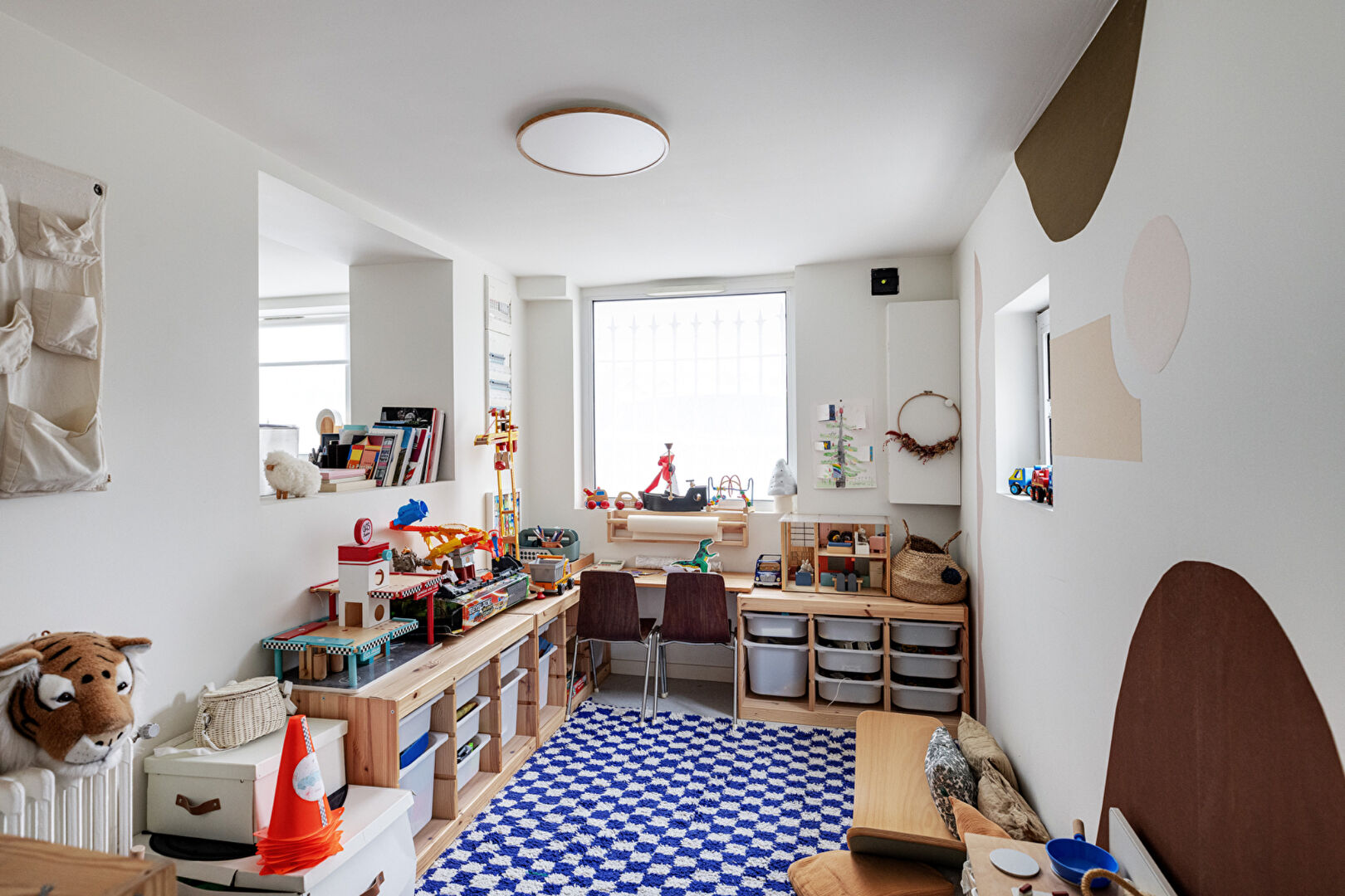 Maison élégamment rénovée avec terrasse et jardin