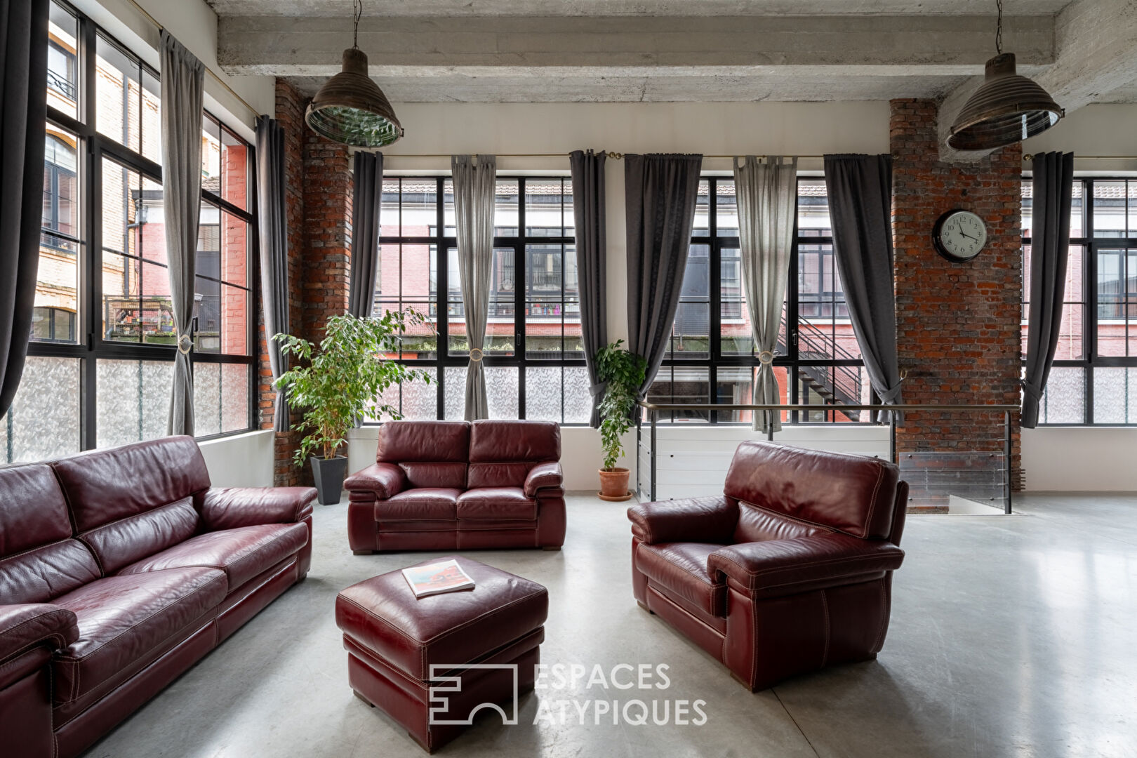 Loft aux volumes spectaculaires et lumière omniprésente