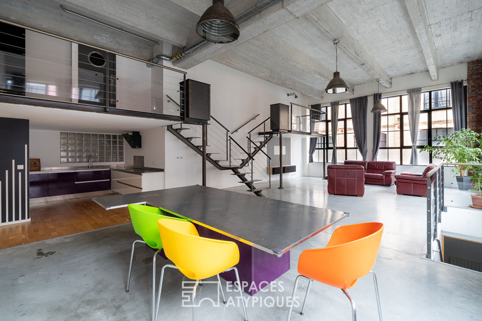 Loft aux volumes spectaculaires et lumière omniprésente