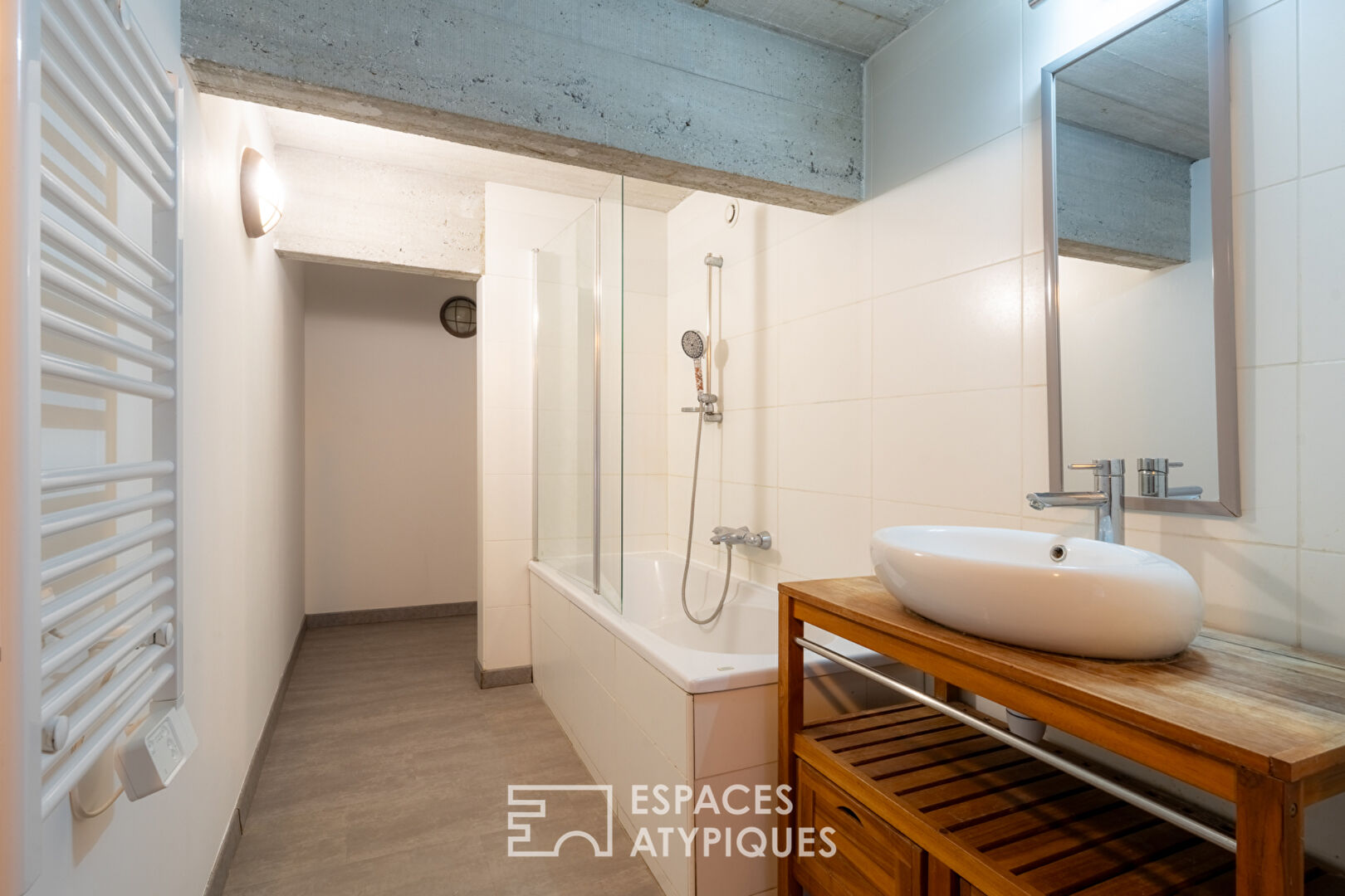 Loft aux volumes spectaculaires et lumière omniprésente