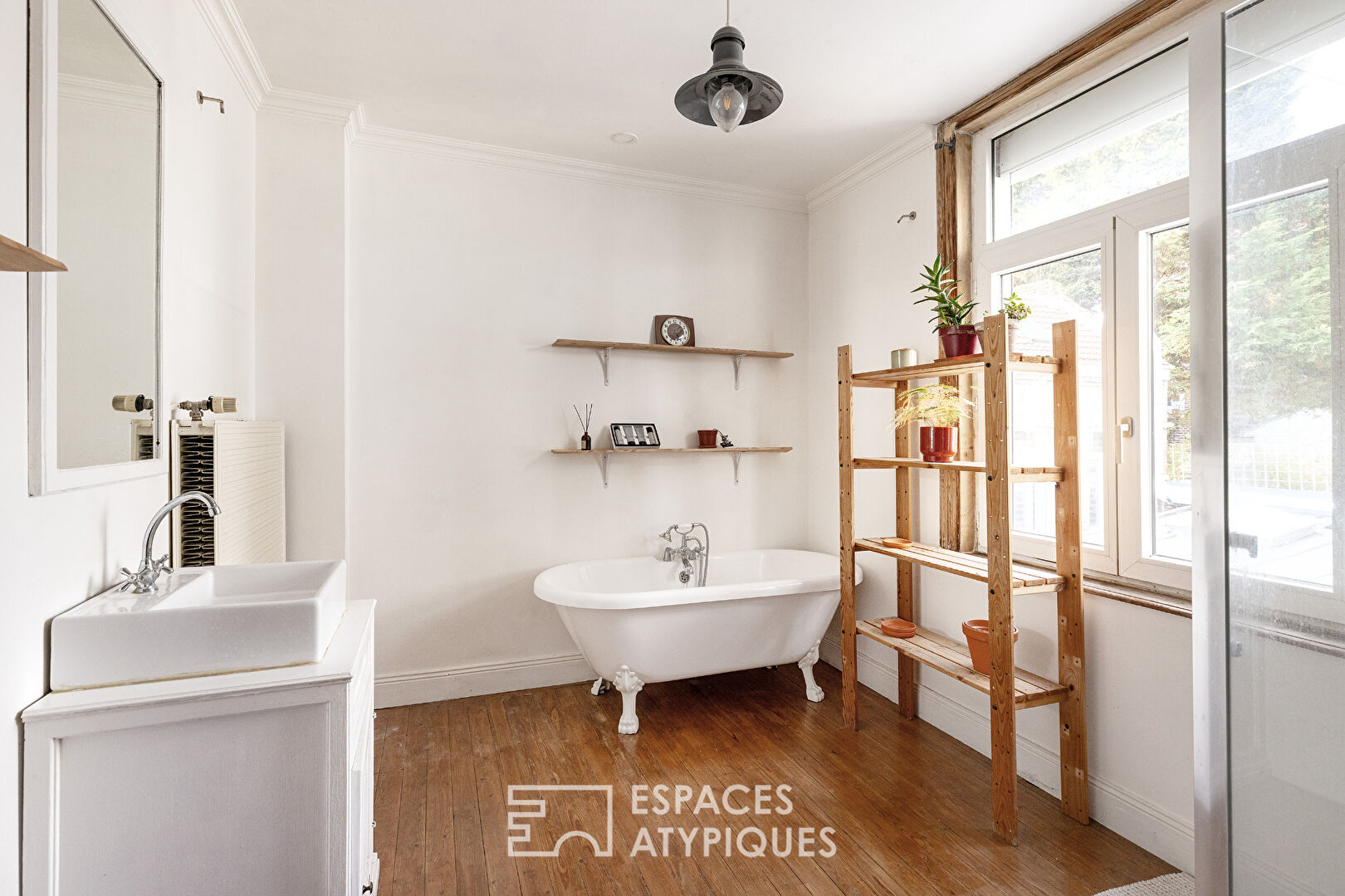 Appartement traversant et authentique à deux pas de la place de la République