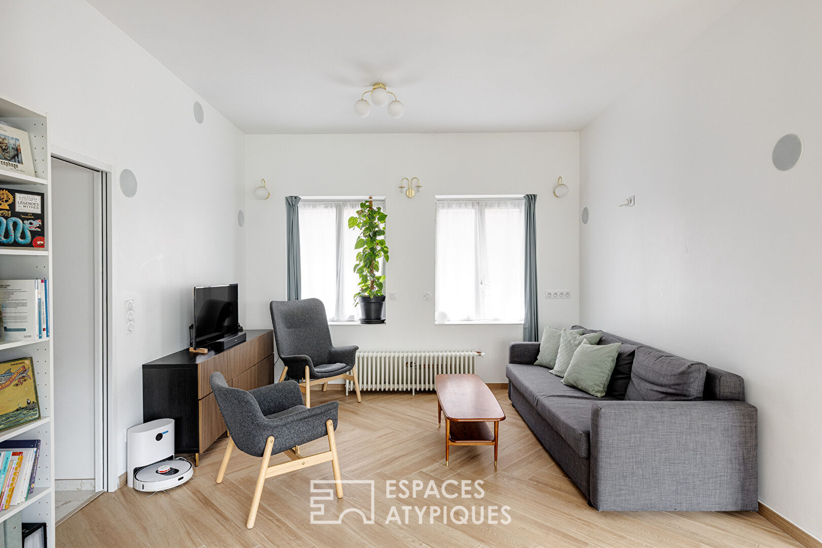 Maison contemporaine rénovée avec dépendance et jardin intime