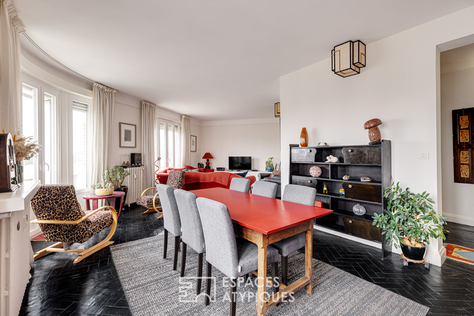 Top floor apartment with panoramic views