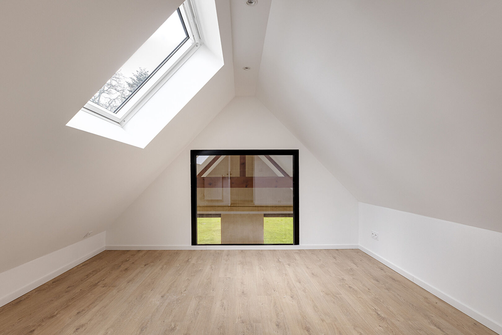 Flamande contemporaine au salon cathédrale