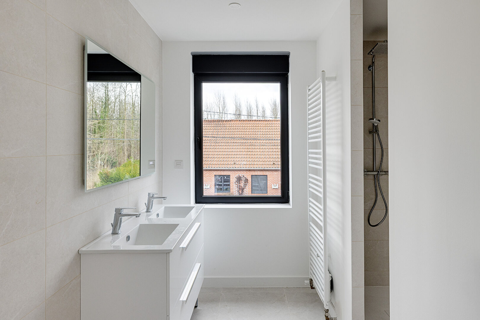 Flamande contemporaine au salon cathédrale