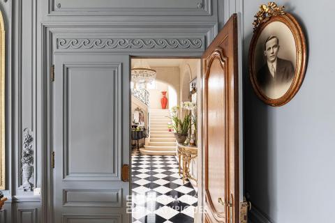 Hôtel particulier d&rsquo;exception au coeur du bourg