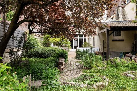 Appartement à repenser complètement avec jardin