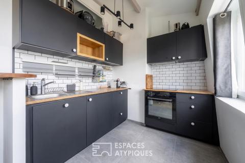 Appartement sous les toits et poutres apparentes en coeur de ville