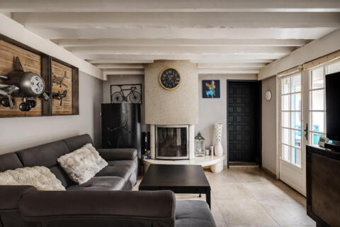 Maison avec charpentes apparentes et patio au sud de Lille