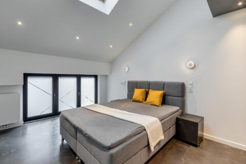 Loft contemporain avec garage et extérieur