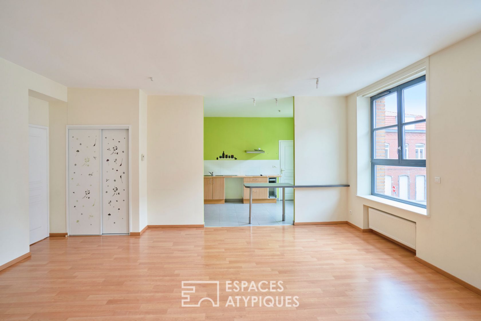 Appartement lumineux dans un immeuble art déco