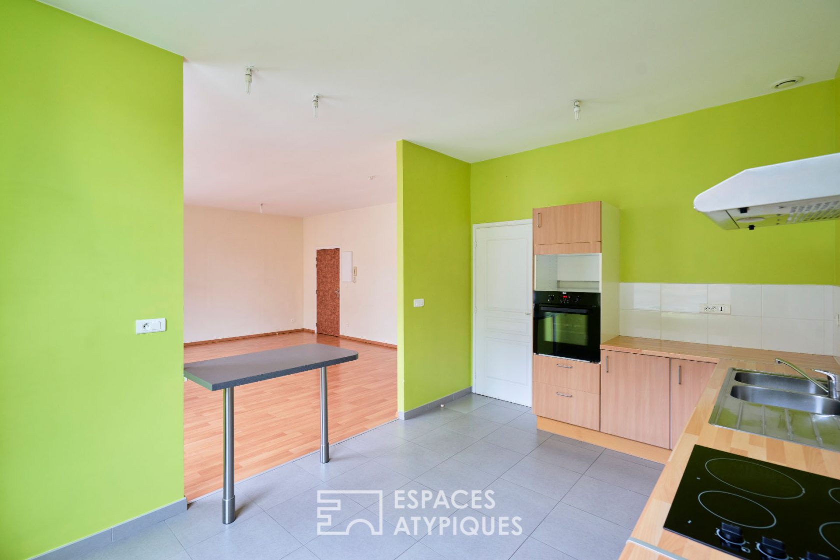 Appartement lumineux dans un immeuble art déco