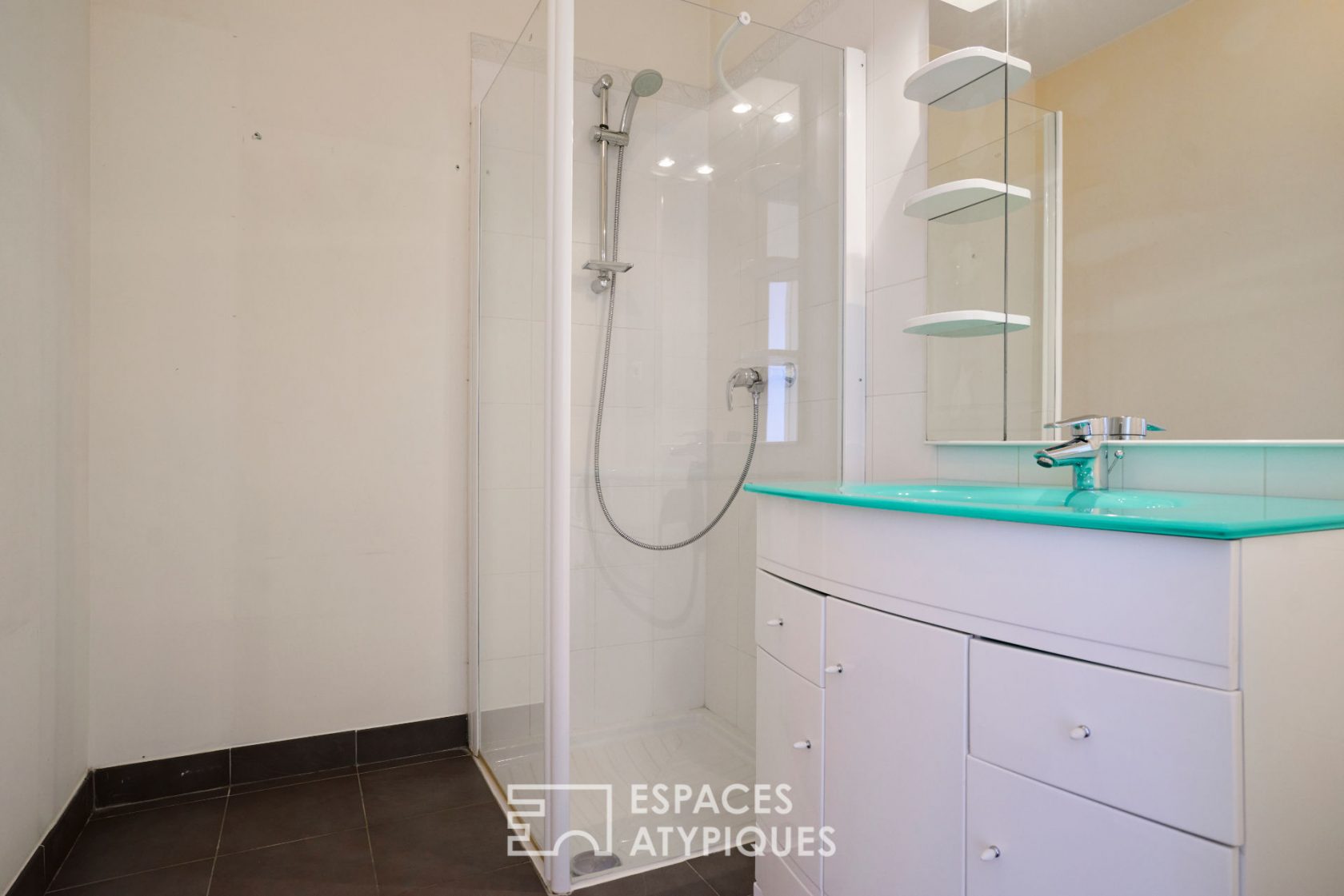 Appartement lumineux dans un immeuble art déco